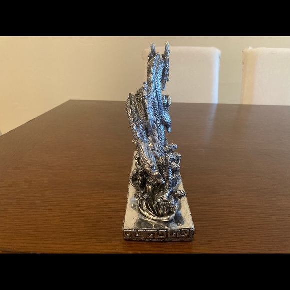 Reflective, plastic dragon decoration - Picture 3 of 7